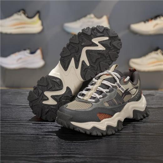 李宁男子2025秋季防滑透气休闲鞋老爹鞋AGCV375-3 商品图3