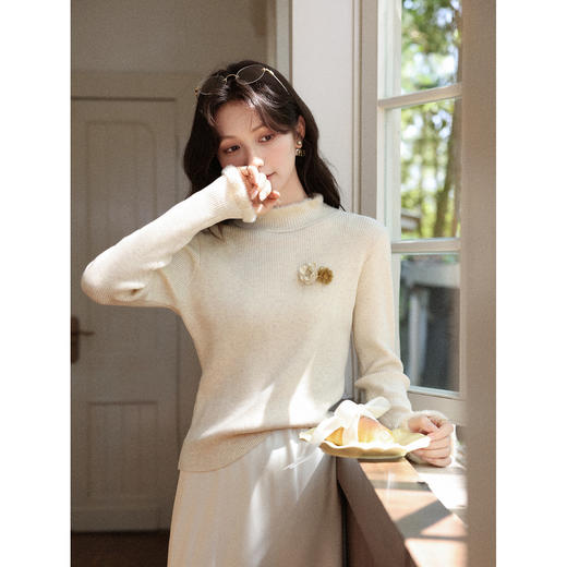 鹿向南「与花语」杏色秋冬新款温柔外搭披肩 商品图4