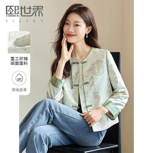 【五折购】熙世界国风短款外套女高级感2025秋季新中式缎面刺绣提花盘扣上衣 商品图0