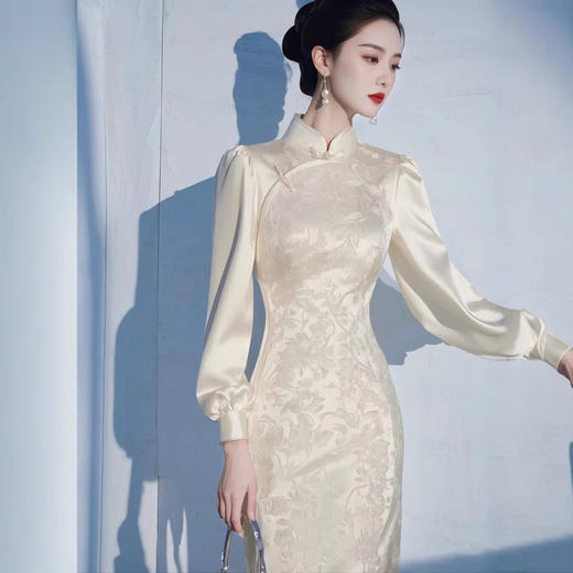 新中式高级感纯色长袖连衣裙，春秋设计感收腰显瘦独特绝美裙子 商品图3