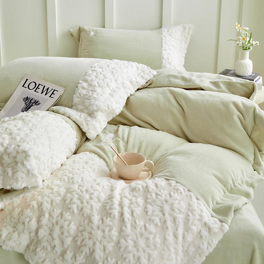多喜爱 高克重兔兔绒四件套雪绒绒 hl【高克重暖绒】【7.8度升温】蓬松厚实 刺绣工艺 抑菌防螨 商品图1
