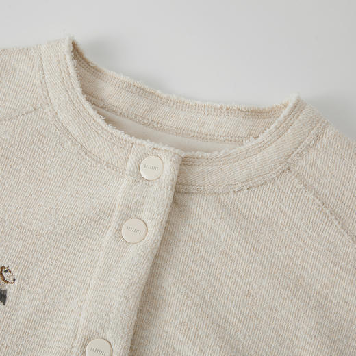 谜底圆领外套长袖2025年冬季新品柔软亲肤绣花学院风女254MW1665 商品图3