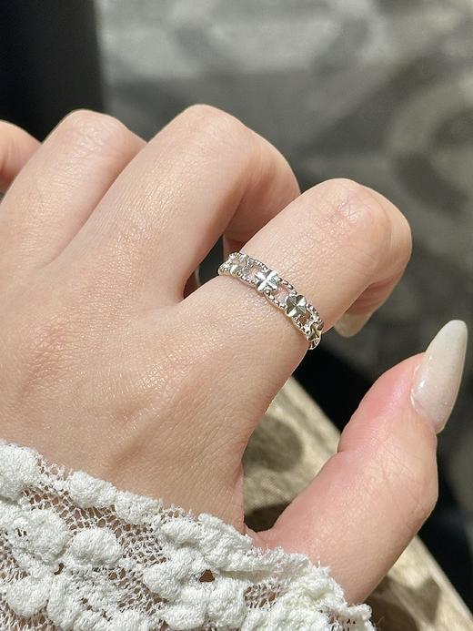 卡蒂罗KADER 幸运四叶草女戒 925银新中式四叶草镂空设计 轻奢经典大气素圈可调节单戒 高级感精致温柔百搭 商品图3