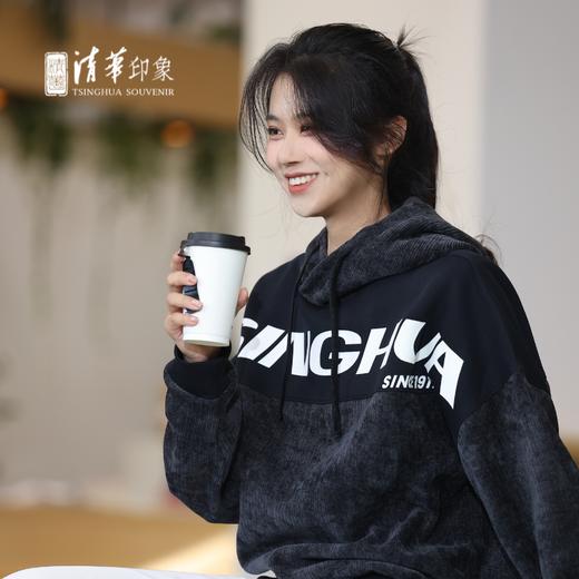 清华文创斜体英文落肩款套头帽衫 商品图1