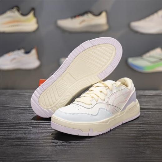 李宁女子2025秋季透气柔软防滑板鞋休闲鞋AGCV208-1 商品图3