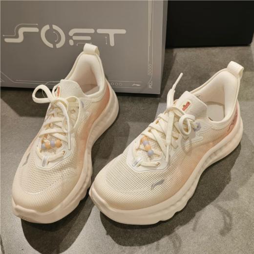 李宁女子2025秋季透气柔软休闲鞋AGLV010-10 商品图1