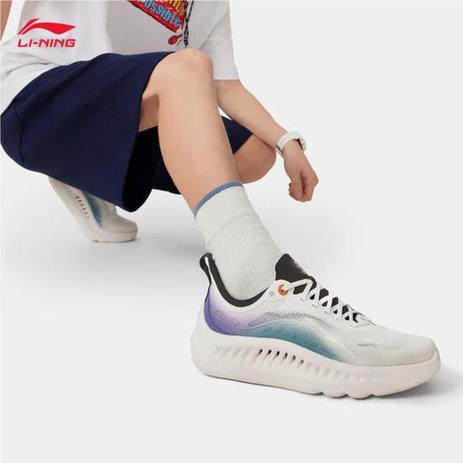 李宁男子2025秋季防滑透气休闲鞋AGLV009-10 商品图0