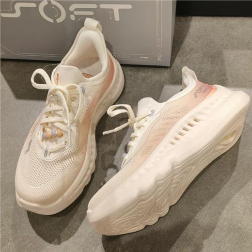 李宁女子2025秋季透气柔软休闲鞋AGLV010-10 商品图2