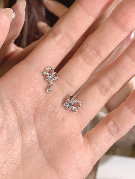 卡蒂罗KADER 星心相印耳钉 925银满镶闪锆星芒梦幻流苏百搭款设计轻奢耳饰 爆闪星点配饰甜美可爱 商品图5