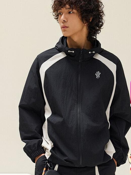 安踏欧文系列 男女同款新款宽松梭织外套休闲潮流运动上衣172531601 基础黑/泥沙灰-5 商品图0