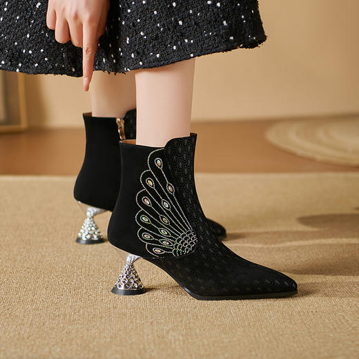 【预售5天】秋冬新款单靴时尚烫钻孔雀纹羊皮银色酒杯跟中跟真皮短靴女HR-SY&611 商品图1