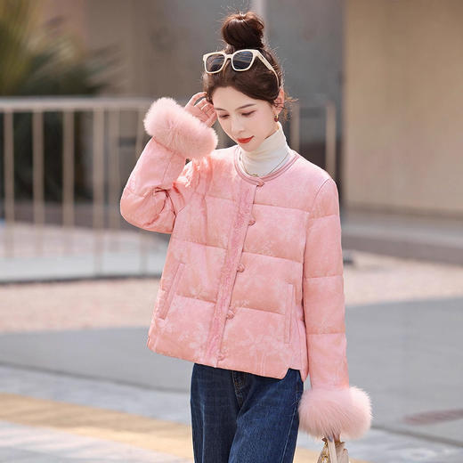 时尚新中式粉色羽绒服，毛领盘扣保暖外套HR-AQHUI8132 商品图2