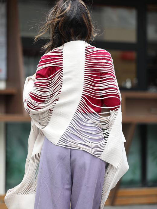 TYNVIE 浅灰色镂空纹理羊绒羊毛围巾 商品图8