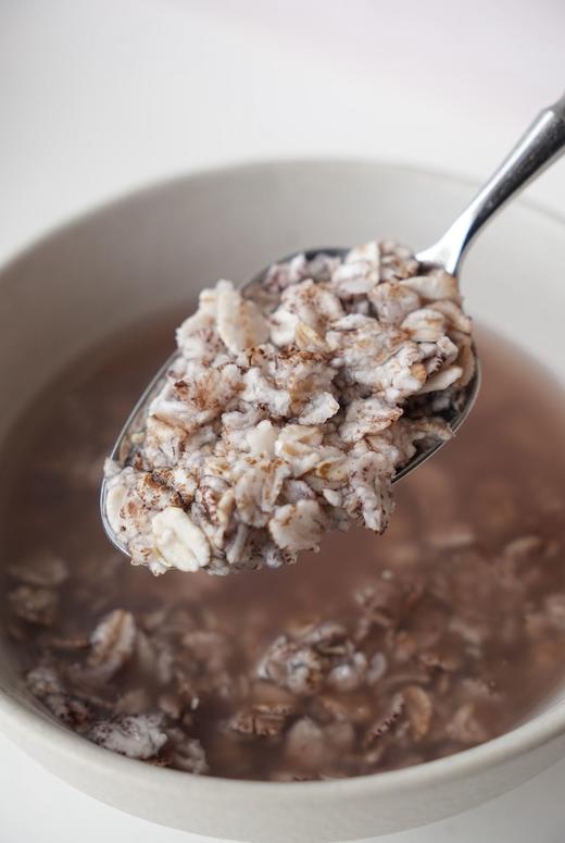 【滋盛养顺·正宗藏血麦片】✅2800米以上高原种植，天然无污染  ✅高铁锌燕麦品种，高蛋白，低脂肪  ✅低温烘焙慢工艺，锁住血麦片丰富营养-NKDJ 商品图2