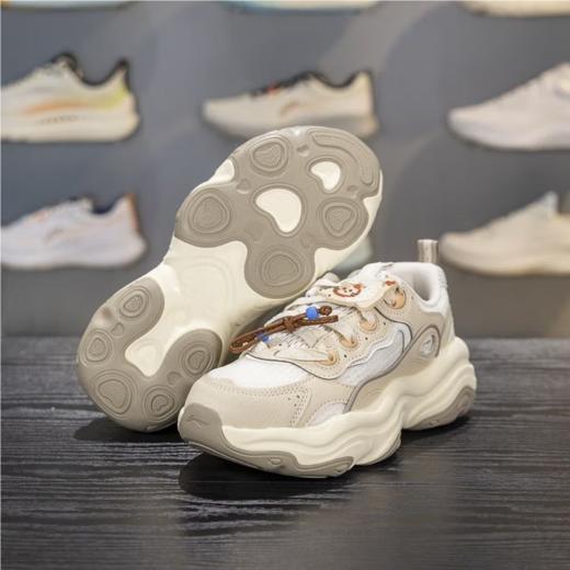 李宁女子2025秋季透气老爹鞋休闲鞋AGCV276-3 商品图2