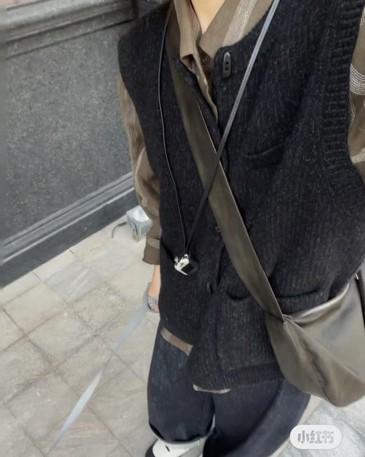 toughsen煤炭灰牛角针织马甲开衫背心8102101 商品图0