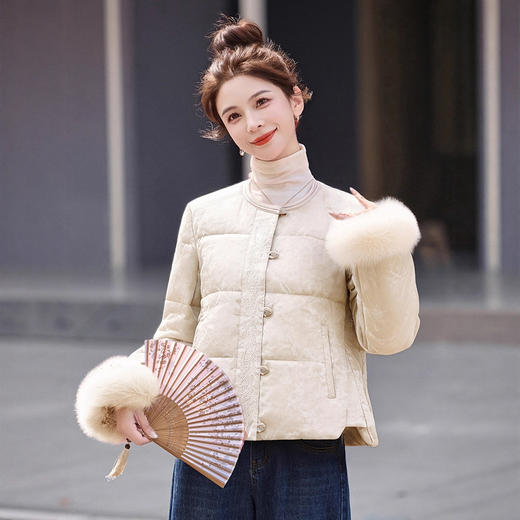 时尚新中式粉色羽绒服，毛领盘扣保暖外套HR-AQHUI8132 商品图1