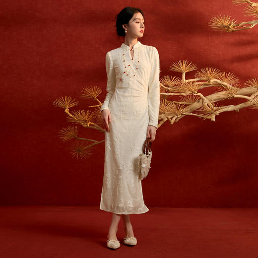 三彩【白雪红梅】2025冬季新款修身连衣裙开叉收腰长裙C 商品图2