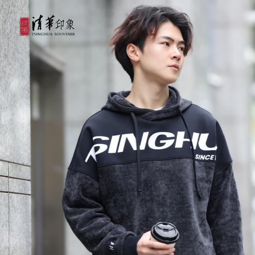 清华文创斜体英文落肩款套头帽衫 商品图0