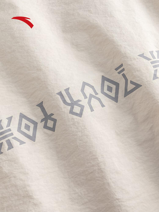 安踏欧文系列 男女同款新款宽松梭织外套休闲潮流运动上衣172531601 泥沙灰/尘末灰-1 商品图4