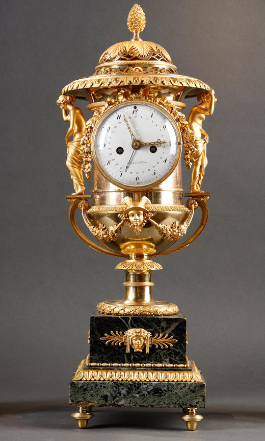 独角鹿西洋古董1800–1810年代法国Ridel工坊出品新古典主义风格大理石底座装饰神话人物主题铜鎏金精雕美第奇樽造型座钟及带盖樽三件套 商品图1