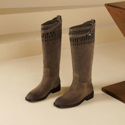 Westory2025年冬季牛绒擦色复古低跟高靴雕花镂空绒面骑士高靴W25DQ85221 商品图0