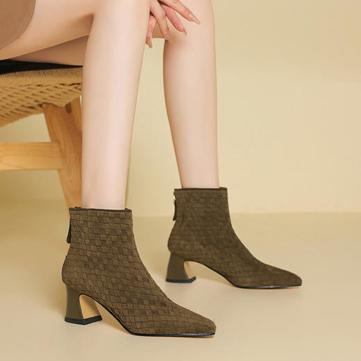 【预售5天】编织真皮尖头中跟短靴女新款时尚气质显瘦粗跟马丁靴单靴YS&0576 商品图0