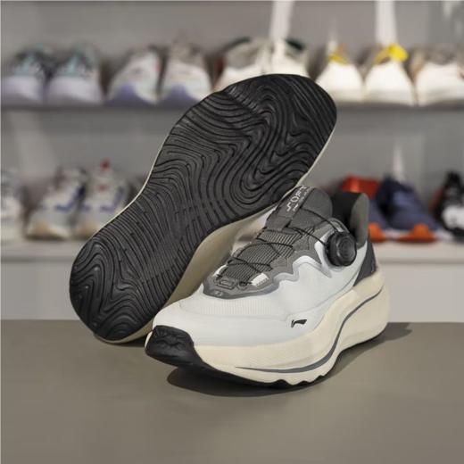 李宁男子2025秋季防滑透气休闲鞋AGLV001-7 商品图3