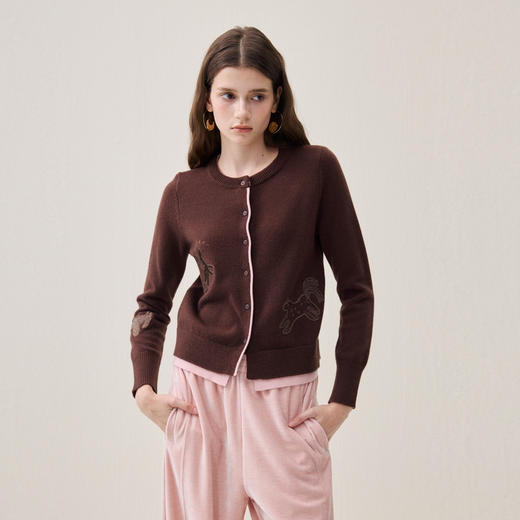 谜底圆领针织开衫长袖2025冬新品细毛线百搭原创绣花女254MZ1907 商品图0