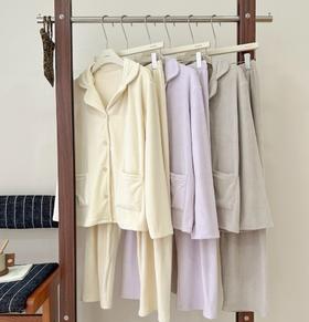 老米优品🎈3-5天。色系温柔治愈~ 宅家穿超chill！《暖暖绒加厚家居套装》澳毛绒光滑细腻，松弛温暖~ TZ251023A