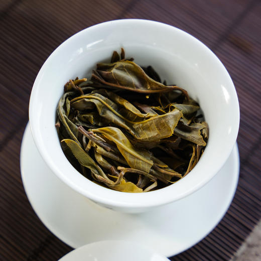 仅供0.08%茶友【boss级秒杀神品】行业顶尖稀缺；凤凰窝“猫耳朵树种”2025年易武头春古树纯料压制；357g/饼 商品图3