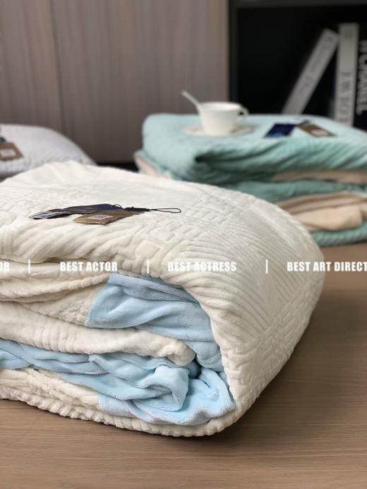 【多妈团购 正品圣夫岛家纺高克重高品质牛奶绒四件套 品牌尾货清仓】牛奶般丝滑柔顺，质地柔软细腻，机洗后不易起球和掉色掉毛，雕花工艺超高级-圆圆家纺 商品图4