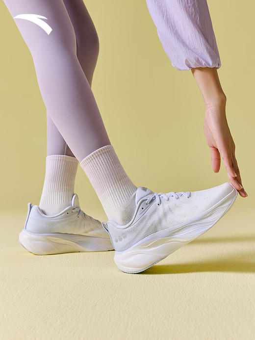 安踏叶子丨跑步鞋女子缓震回弹运动鞋厚底增高轻便跳绳鞋女122535515 纸莎白/淡暮蓝-3 商品图7