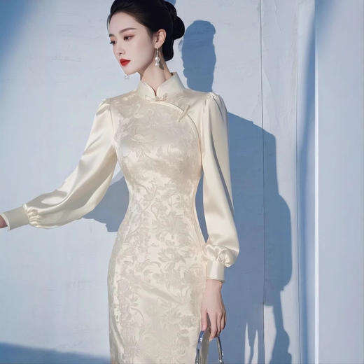 新中式高级感纯色长袖连衣裙，春秋设计感收腰显瘦独特绝美裙子 商品图2