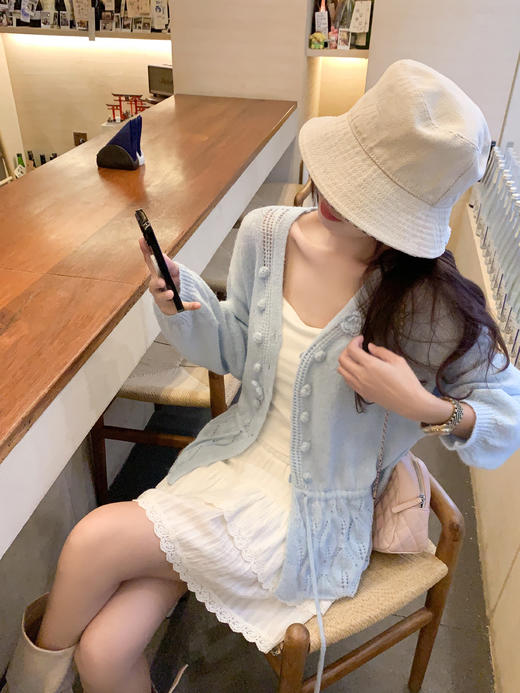 【169元任选2件】现货！v领蓝色长袖镂空针织衫 商品图6