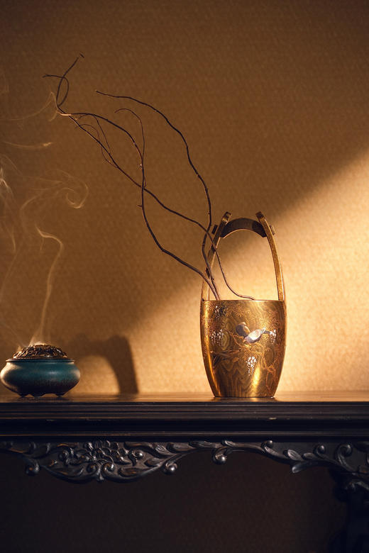 【已售】独角鹿西洋古董18世纪末日本江户时代出品「抱義斎 草鴻」款东瀛山林花鸟主题木胎金漆莳绘芝山镶嵌篮式花器 商品图0