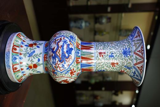 仿明嘉靖五彩缠枝团龙纹花觚 商品图0