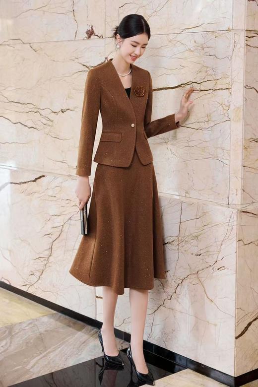 SZ6A01_栗壳色_上衣外套_秋冬_V领一粒扣收腰修身亮丝提花西装_高级女装_BERNIEELEN 伯妮斯茵 商品图4