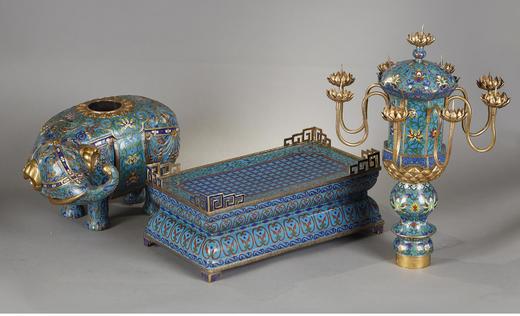 独角鹿西洋古董 19世纪末中国晚清时期出品鎏金精雕装饰「太平有象」主题铜胎掐丝珐琅多枝头烛台一对 商品图5