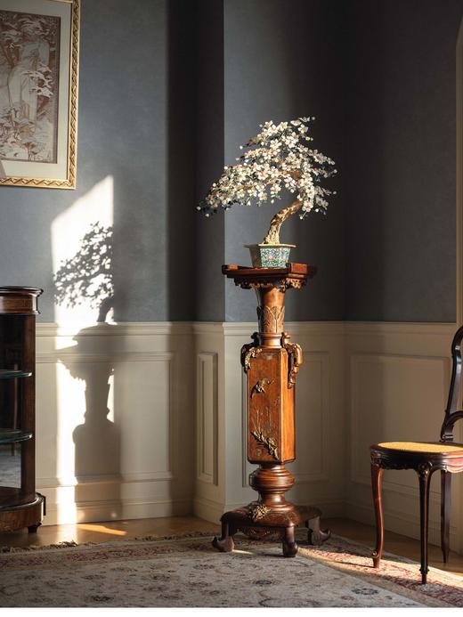 【已售】独角鹿西洋古董 19世纪法国出品东方风格花鸟造型铜鎏金精雕装饰吉祥回纹主题硬木花几 商品图0