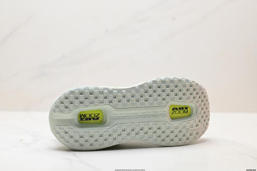 耐克NIKE VOMERO PREMIUM透气减震休闲运动跑步鞋HQ2050-300男女鞋 商品图8