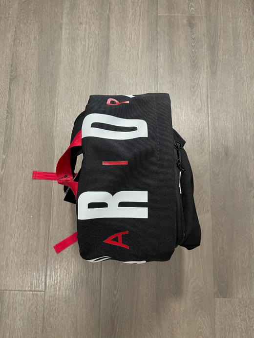 原单正品Jordan满天星新款包双肩包背包电脑包
Jordan满天星新款包 到货了 ！！！男女同款

尺寸长49.5×30.5×17.8cm（手工测量）

三个颜色同步专柜 商品图8