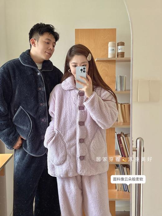【居家服饰|吾家成人加绒睡衣】面料触感细腻，顺滑亲肤，开衫纽扣设计，穿脱方便对懒人友好，裤腰松紧带+可调节抽绳，吃饱零束缚 ，袖口束口设计，好看又保暖，宽松版型适合多种身材 商品图3