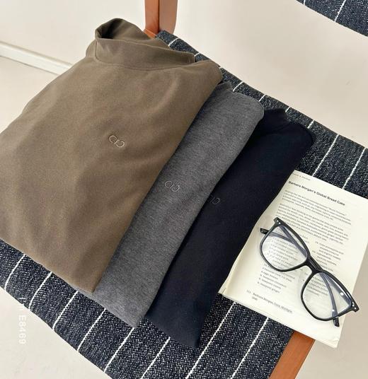 老米优品🎈预售7天左右发。《莱赛尔天丝发热磨毛立领男士打底衫》半高领休闲帅气，百搭软糯又温暖  T251023A 商品图4