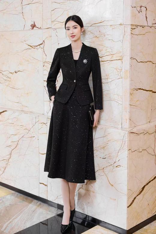 SZ6A01_漆黑色_上衣外套_秋冬_V领一粒扣收腰修身亮丝提花西装_高级女装_BERNIEELEN 伯妮斯茵 商品图1