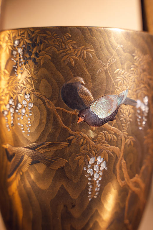 【已售】独角鹿西洋古董18世纪末日本江户时代出品「抱義斎 草鴻」款东瀛山林花鸟主题木胎金漆莳绘芝山镶嵌篮式花器 商品图6