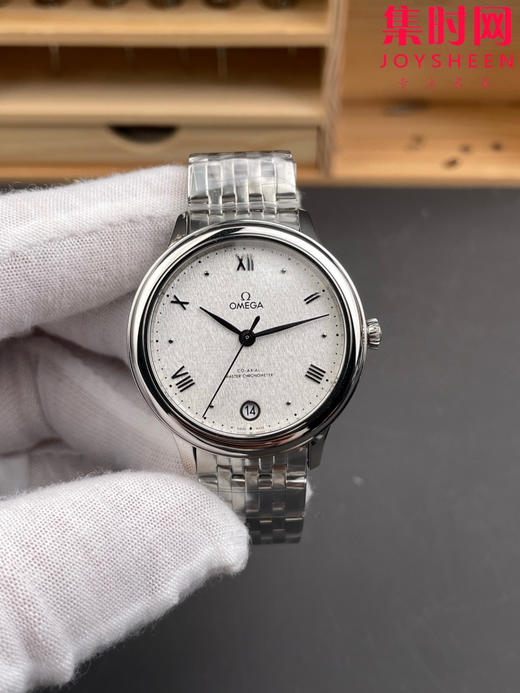 VS欧米茄 第三代碟飞系列 第三代蝶飞 白盘黑针 女士腕表 表径34mm
机芯：搭载VS定制Cal.8800一体 商品图0