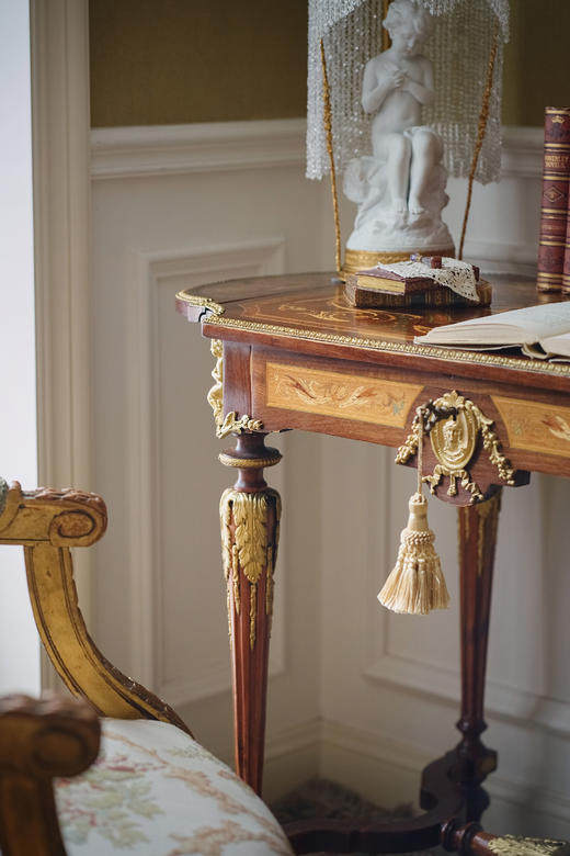 独角鹿西洋古董1890年代法国出品古典人物及卷叶纹铜鎏金精雕装饰胜利乐章主题细木镶嵌可延展式书桌 商品图2