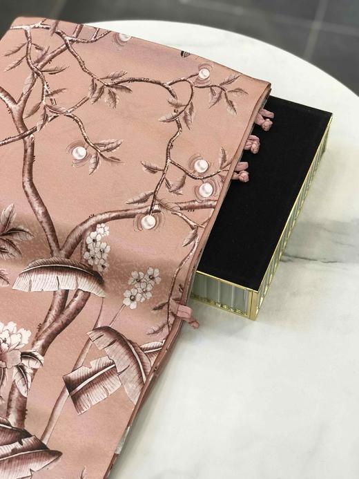 优品堂『渊清玉絜3』重磅桑蚕丝《雪花缎工艺》双层双面披肩围巾两用长巾 商品图0