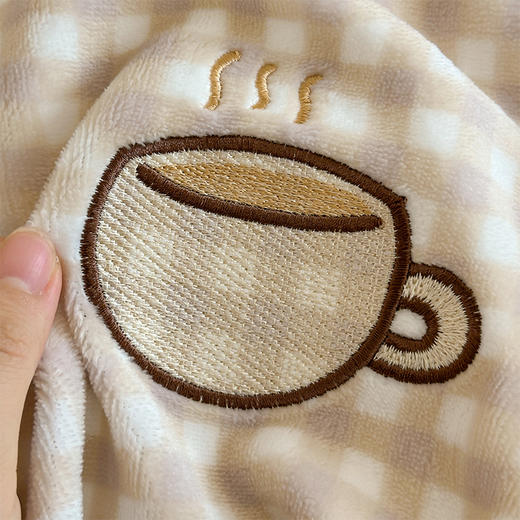 多喜爱 暖暖绒保暖四件套小狗的午后派对/雪人与梦精灵hl【6.8度升温】【立体刺绣】【高克重暖绒】萌趣毛球 一触即暖 商品图7